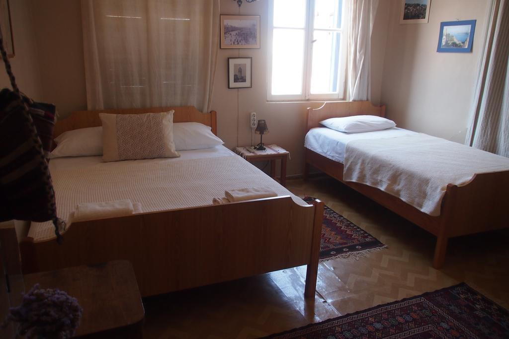 Istanbul Pension Ayvalik Exterior photo