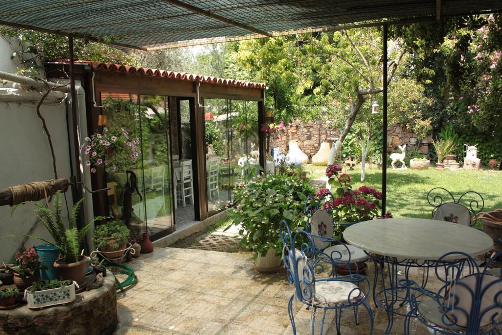 Istanbul Pension Ayvalik Exterior photo