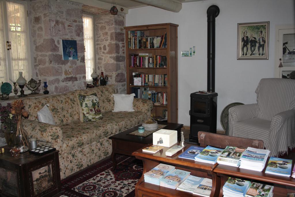 Istanbul Pension Ayvalik Exterior photo