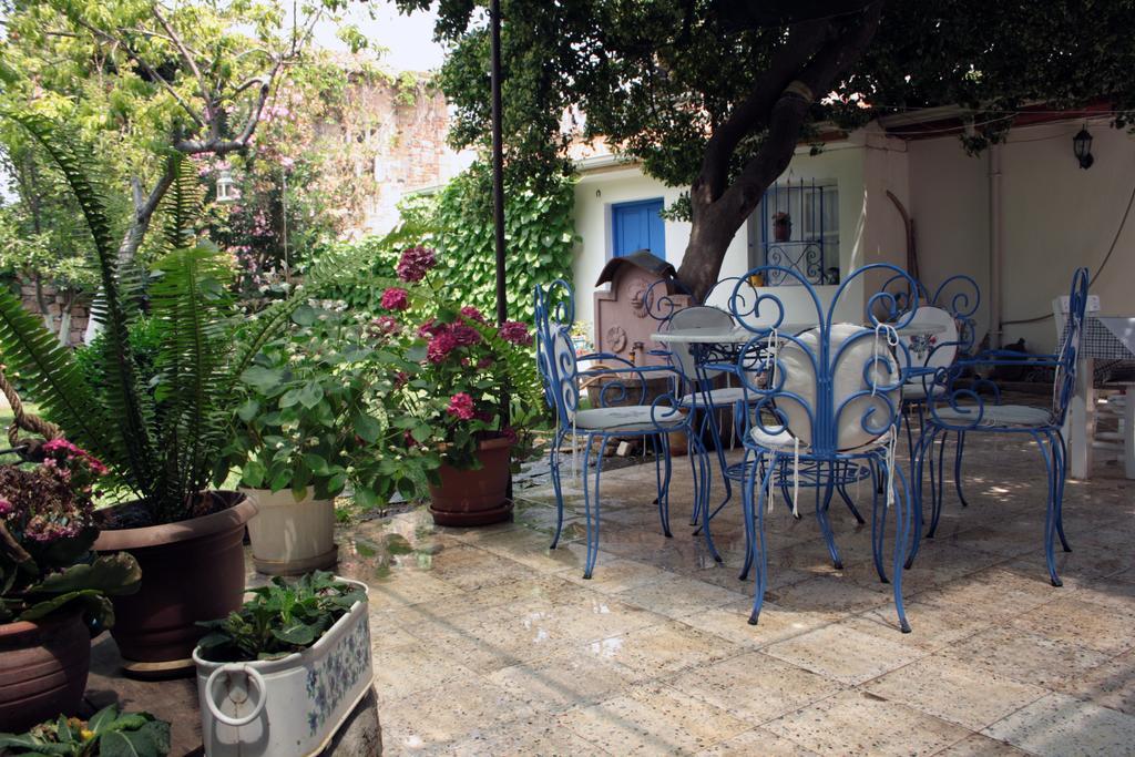 Istanbul Pension Ayvalik Exterior photo